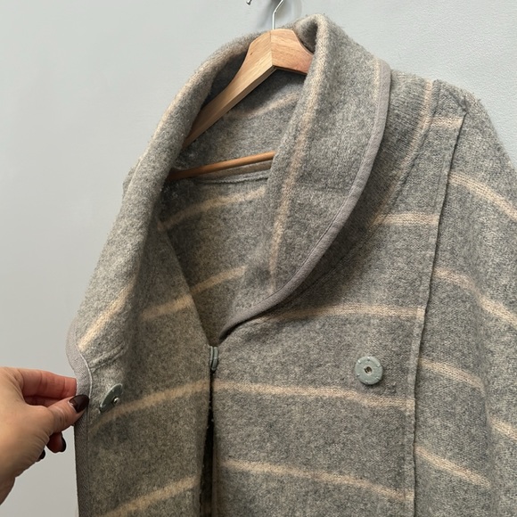 Free People Grey Striped Short Sleeve Poncho/Cape/Wrap Size M - Picture 5 of 10